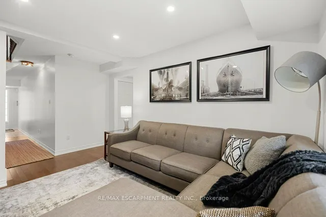 Additional image 7 of 2220 Queensway Dr Unit 13