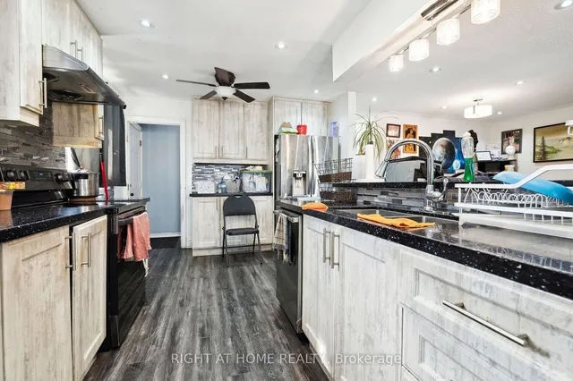 Additional image 14 of 22 Lynmont Rd