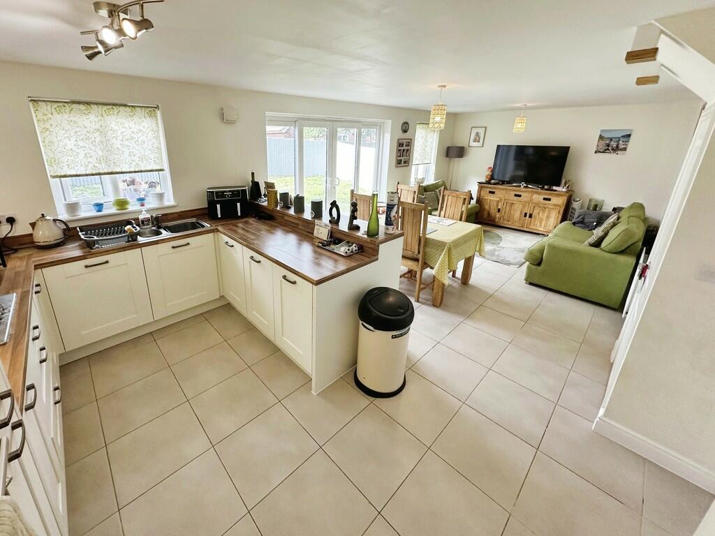 Additional image 3 of Brambling Crescent, Penallta, Hengoed