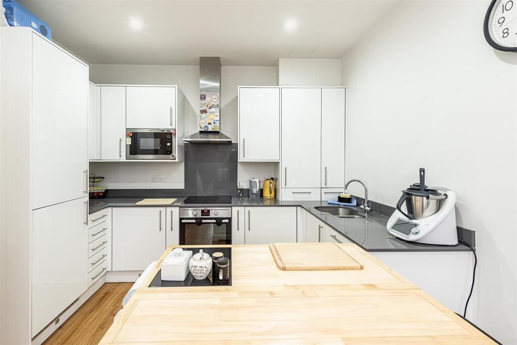 Additional image 2 of Woodland Court, Soothouse Spring, ST ALBANS