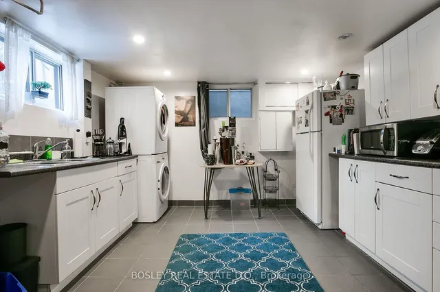 Additional image 35 of 133 Carlaw Ave