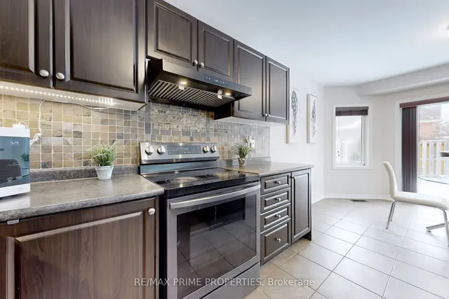 Additional image 16 of 748 CALDWELL Cres