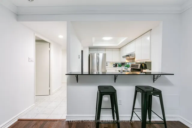 Additional image 10 of 33 University Ave Unit 605