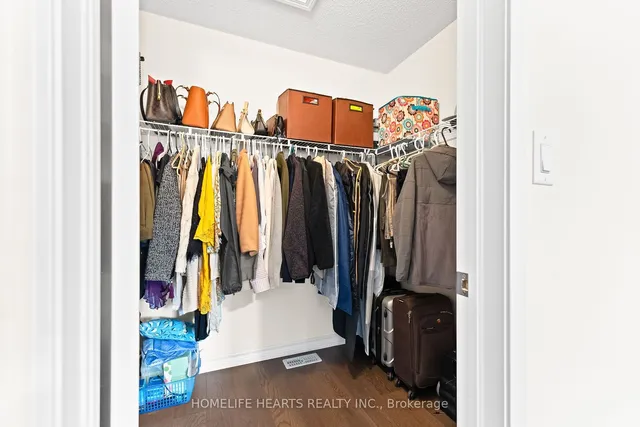 Additional image 28 of 915 Penson Cres