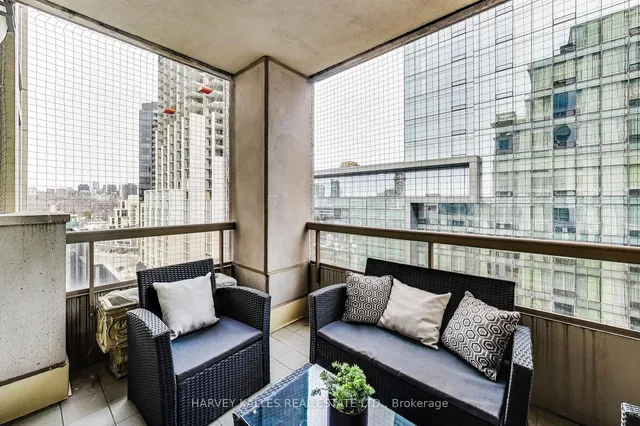 Additional image 36 of 68 Yorkville Ave Unit 1002