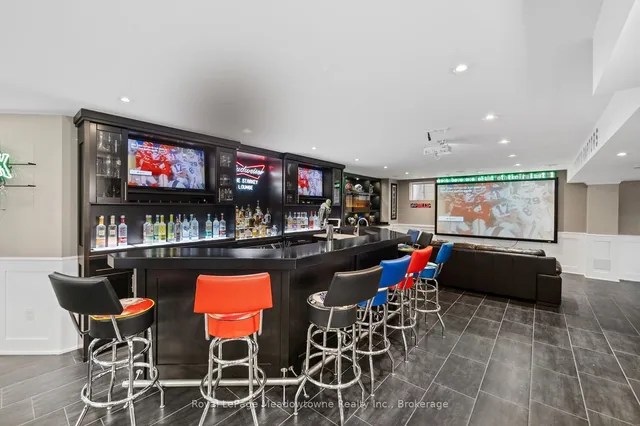 Additional image 29 of 748 Sales Crt