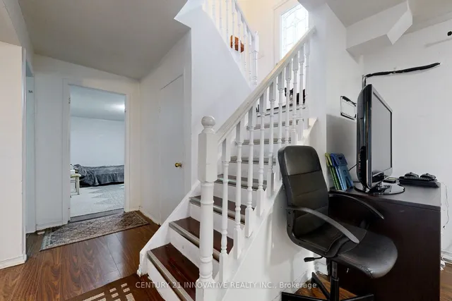 Additional image 27 of 18 Lowry Sq