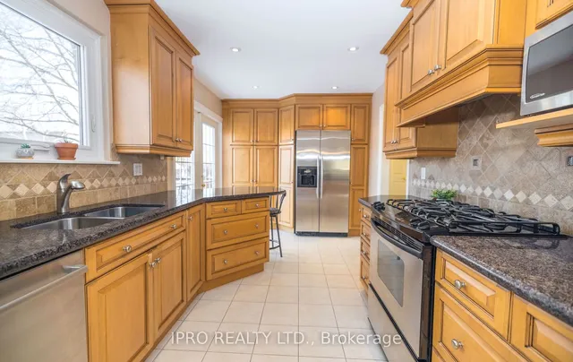 Additional image 10 of 821 Willow Ave