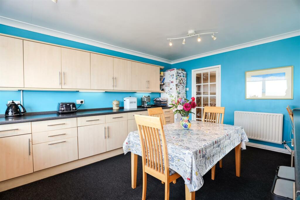 Additional image 11 of Sutton Lane, Ogmore By Sea, Vale Of Glamorgan, CF32 0PE