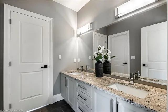 Additional image 22 of 4-258 Edgewater Cres