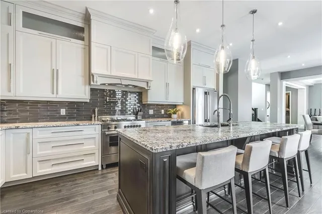 Additional image 8 of 4-258 Edgewater Cres