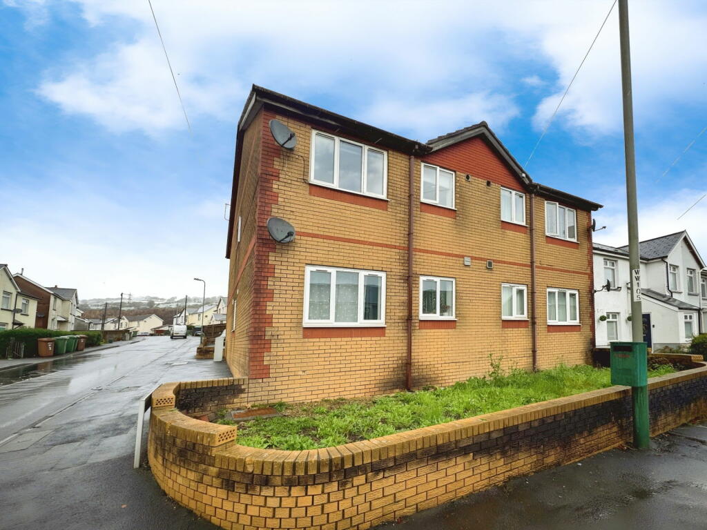 Bryn-y-Fran Avenue, Trethomas, Caerphilly, CF83 8BN