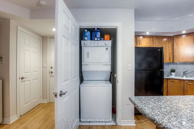 Additional image 27 of 270 Wellington St Unit 1002