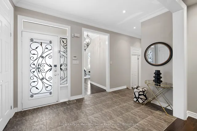 Additional image 13 of 748 Sales Crt