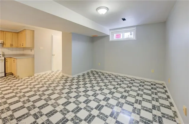 Additional image 24 of 62 Robson Cres