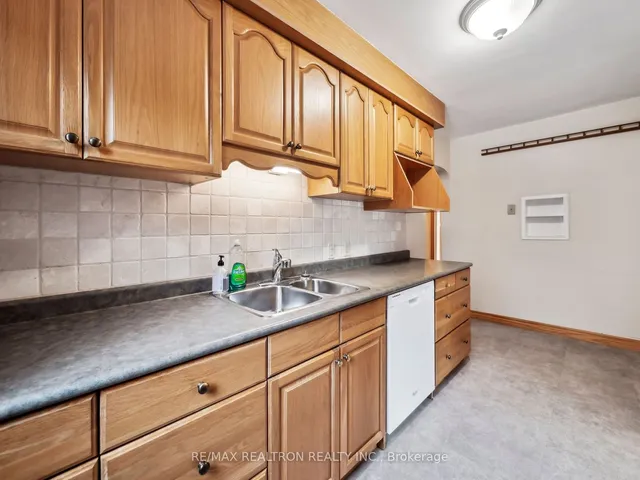 Additional image 14 of 75 Yorkview Dr