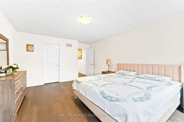 Additional image 25 of 915 Penson Cres