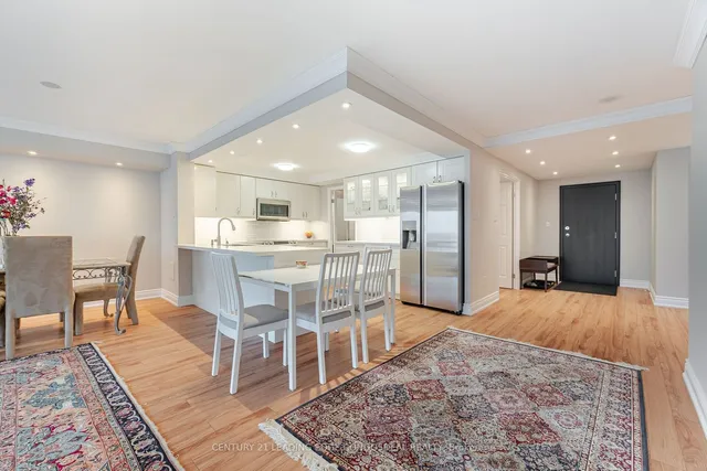 Additional image 15 of 33 University Ave Unit 2106