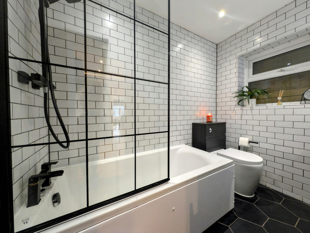 Additional image 8 of The Triangle, Caegarw