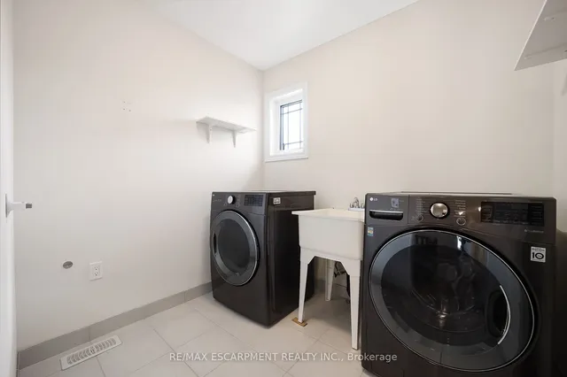 Additional image 28 of 8 Bethune Ave