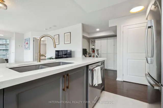 Additional image 7 of 125 Western Battery Rd Unit 802