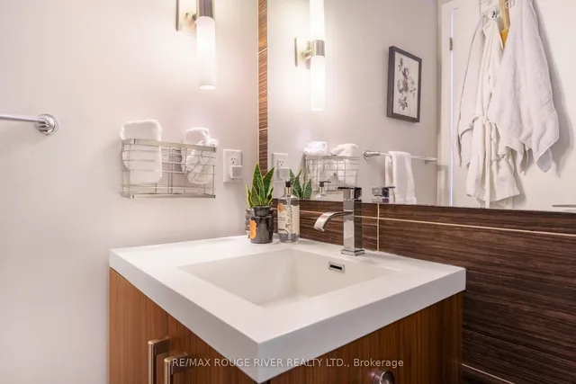 Additional image 10 of 39 Sherbourne St Unit 906