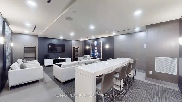 Additional image 19 of 49 East Liberty St Unit 1102