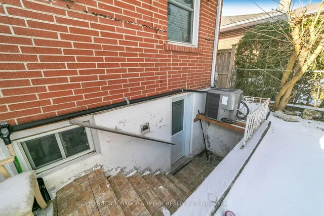 Additional image 16 of 1071 Willowdale Ave