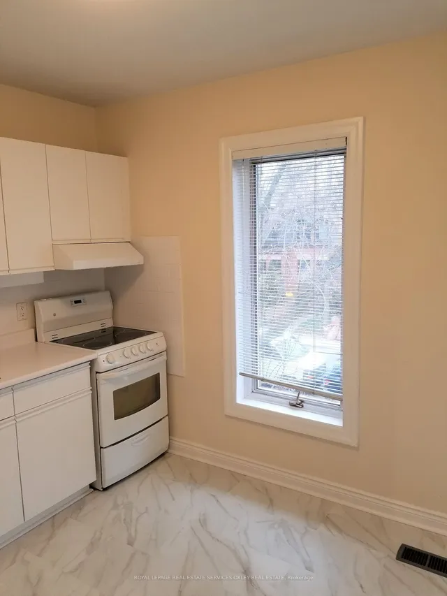 Additional image 8 of 119 Macpherson Ave