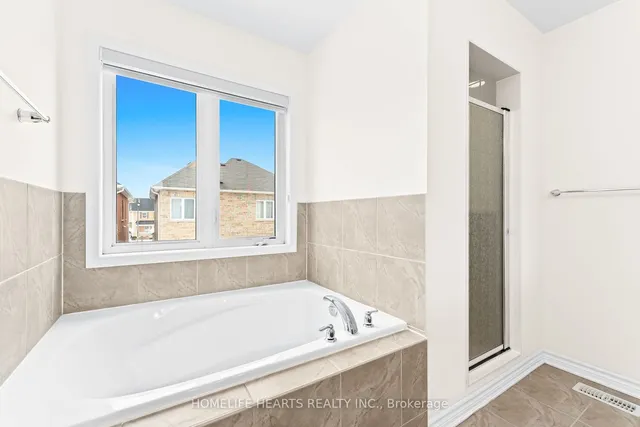 Additional image 27 of 915 Penson Cres