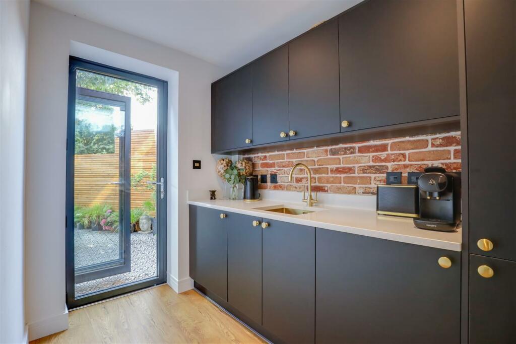 Additional image 11 of The Townhouse, 8 Pen Y Garth Mansions, 2 Stanwell Road, Penarth, CF64 3EA