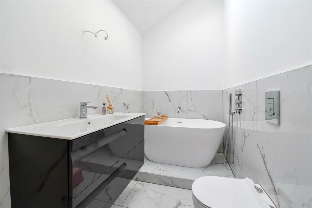 Additional image 7 of Bron Awelon, Barry