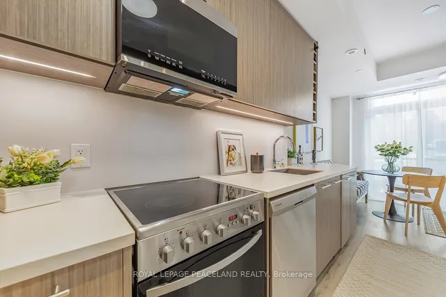 Additional image 10 of 266 Finch Ave Unit 15