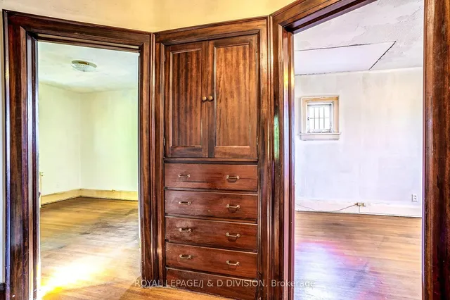 Additional image 22 of 27 Cortland Ave