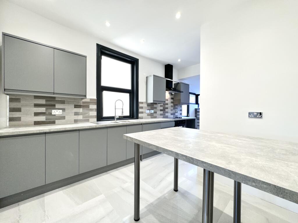 Additional image 5 of Broncynon Terrace, Aberdare, South Glamorgan