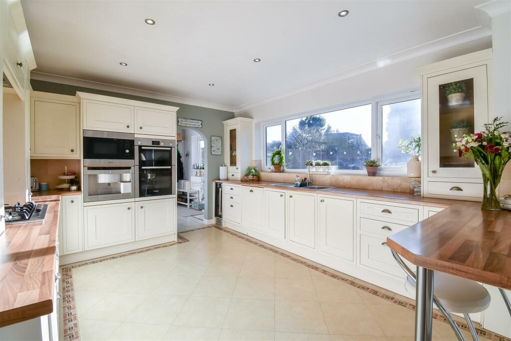 Additional image 23 of Highlight Lane, Barry