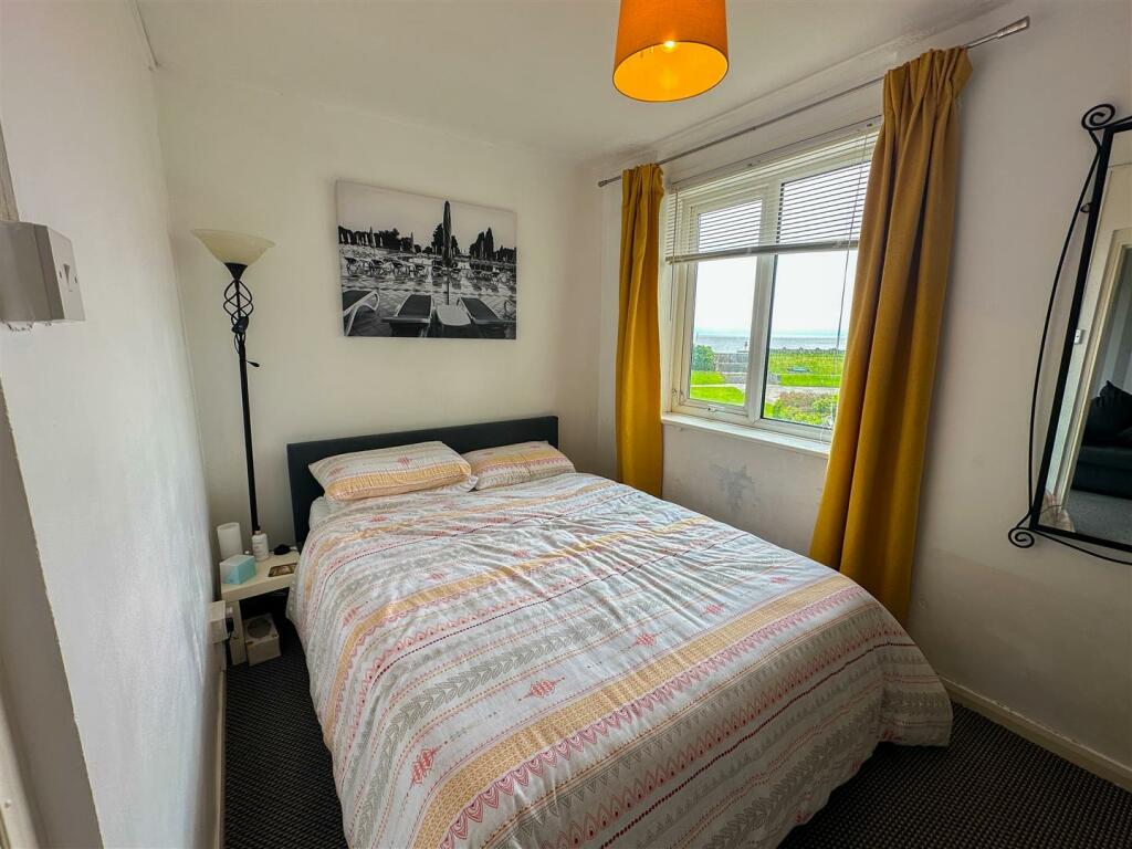 Additional image 2 of Sea Point, Barry