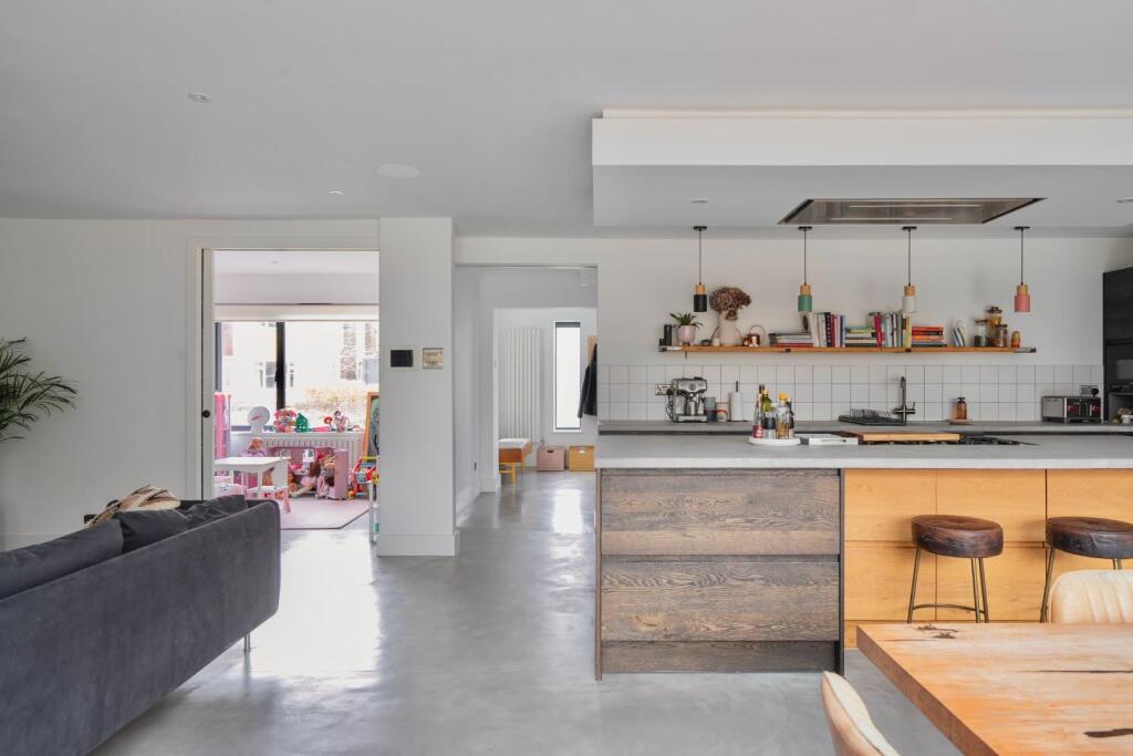 Additional image 9 of Robinswood Crescent, Penarth