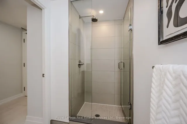 Additional image 16 of 19 Western Battery Rd Unit 310