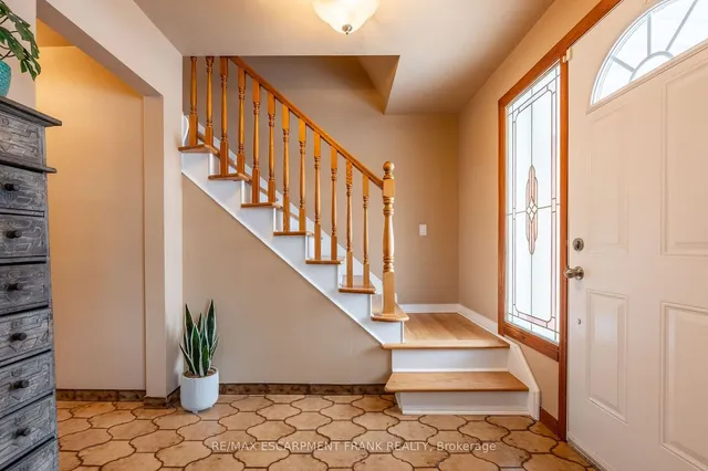 Additional image 18 of 2 Maria Crt