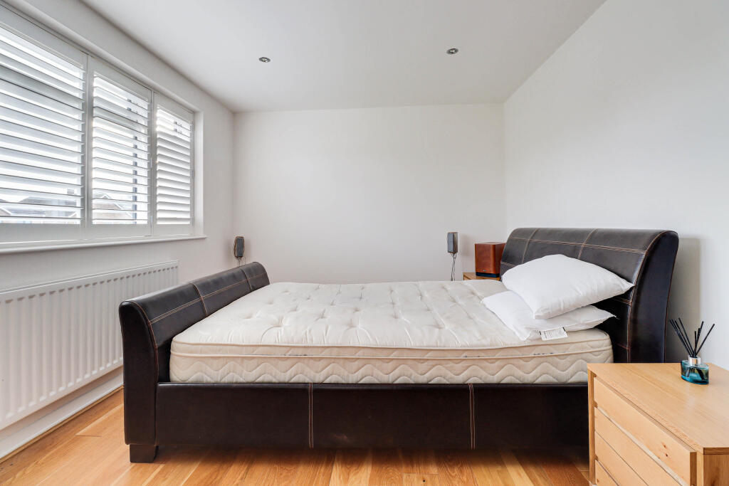 Additional image 11 of Hawthorn Way, St. Albans, Hertfordshire, AL2