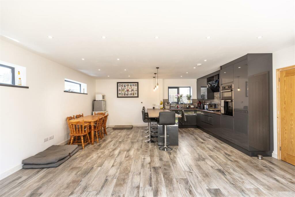 Additional image 4 of 33 Wernlys Road, Pen-Y-Fai, Bridgend, Bridgend County Borough, CF31 4NS