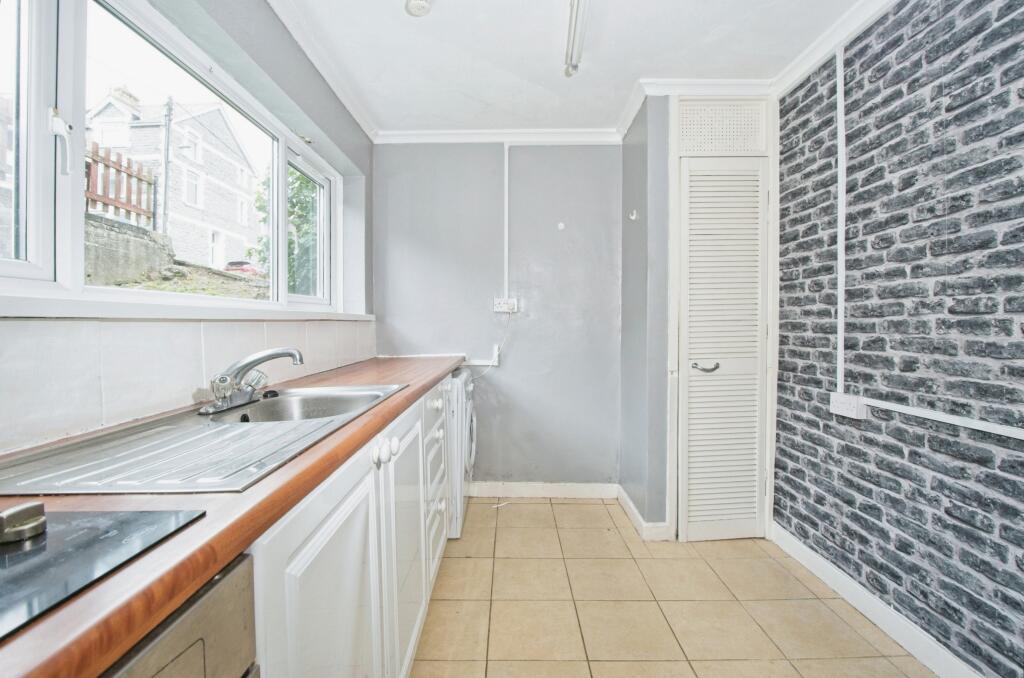 Additional image 5 of Davnic Close, Pontypridd Street, Barry, Vale of Glamorgan, CF63