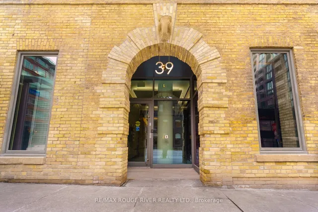 Primary image of 39 Sherbourne St Unit 906