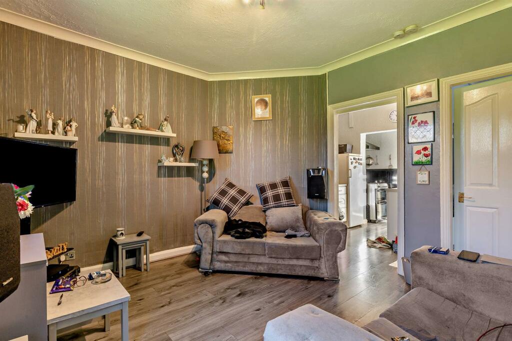 Additional image 6 of Flint