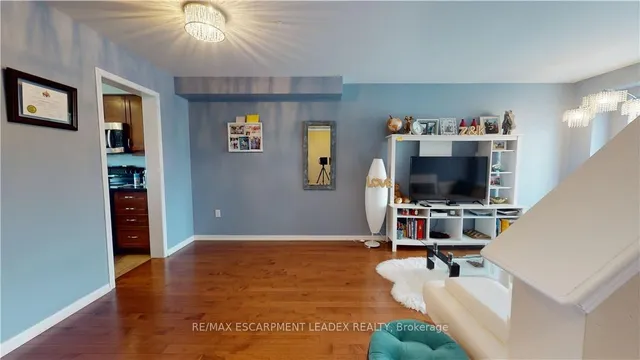 Additional image 18 of 23 EMICK Dr