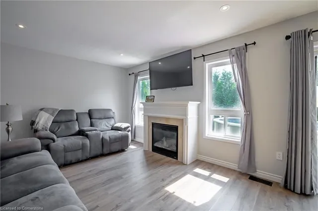 Additional image 7 of 93 Bradley Ave