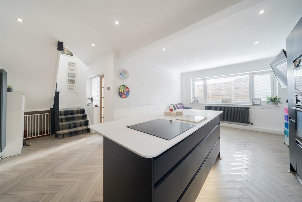 Additional image 9 of Low Wood Grove, Barnston, Wirral