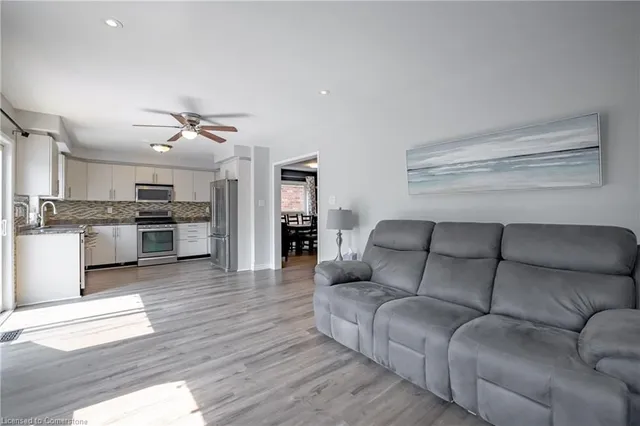 Additional image 9 of 93 Bradley Ave