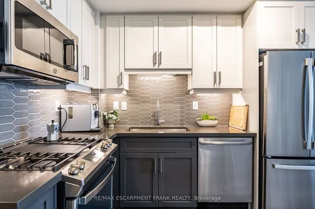 Additional image 16 of 2007 James St Unit 1305